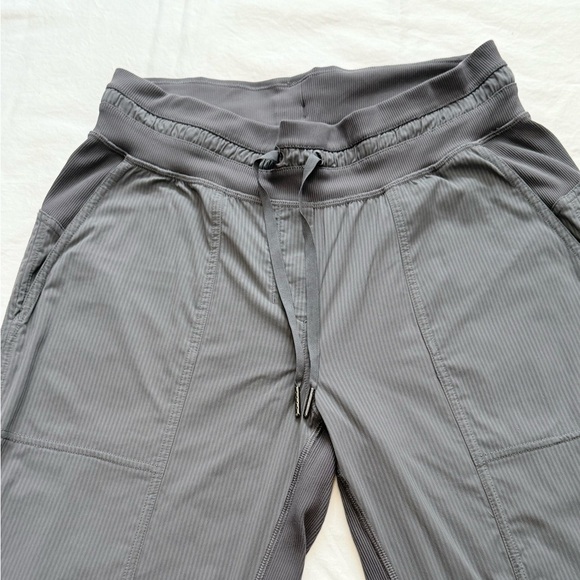 Lululemon dance studio Gray Size 6 cropped pants - Picture 10 of 15